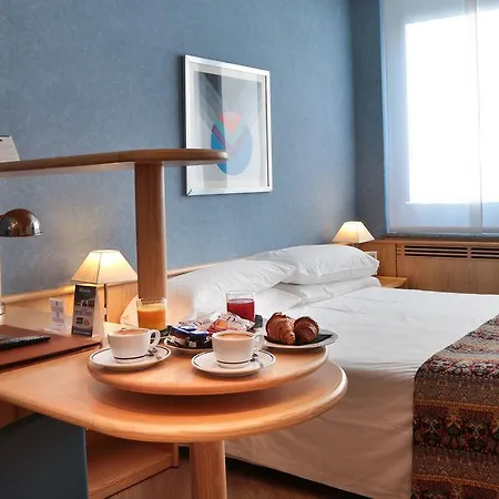 Western Executive And Hotel 4*