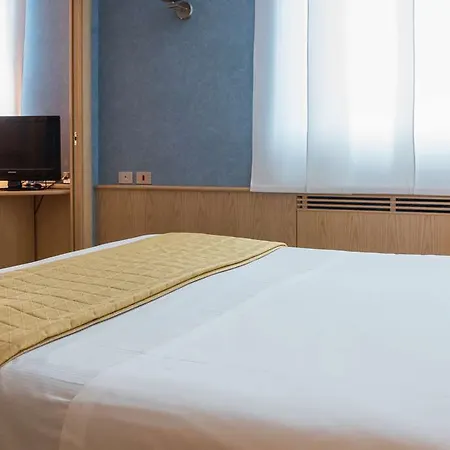 Western Executive And Hotel 4*