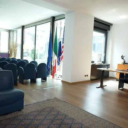 Western Executive And Szálloda 4*