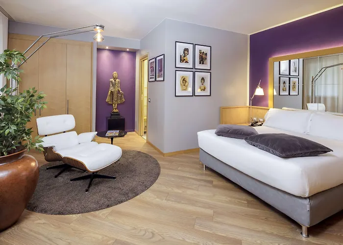 Western Executive And 4* Torino