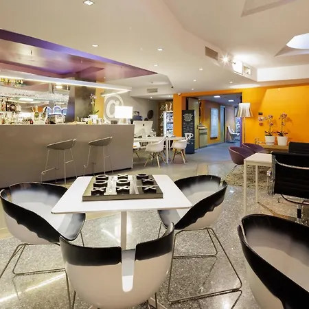 Western Executive Hotel&suites 4*