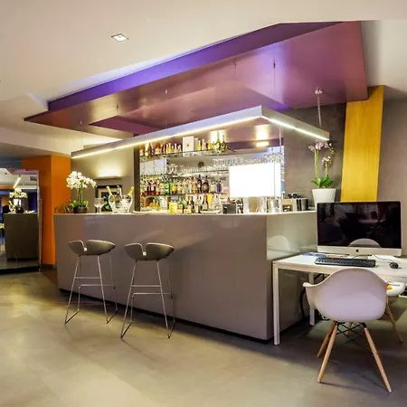 Western Executive Hotel&suites 4*