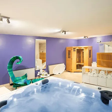 Western Executive Hotel&suites 4*