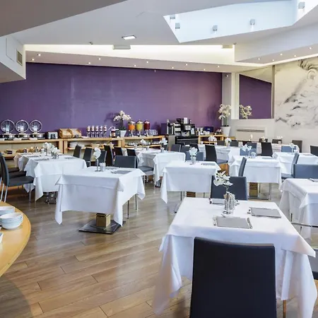 Western Executive Hotel&suites 4*